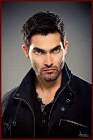 Derek Hale (Tylor Hoechlin)